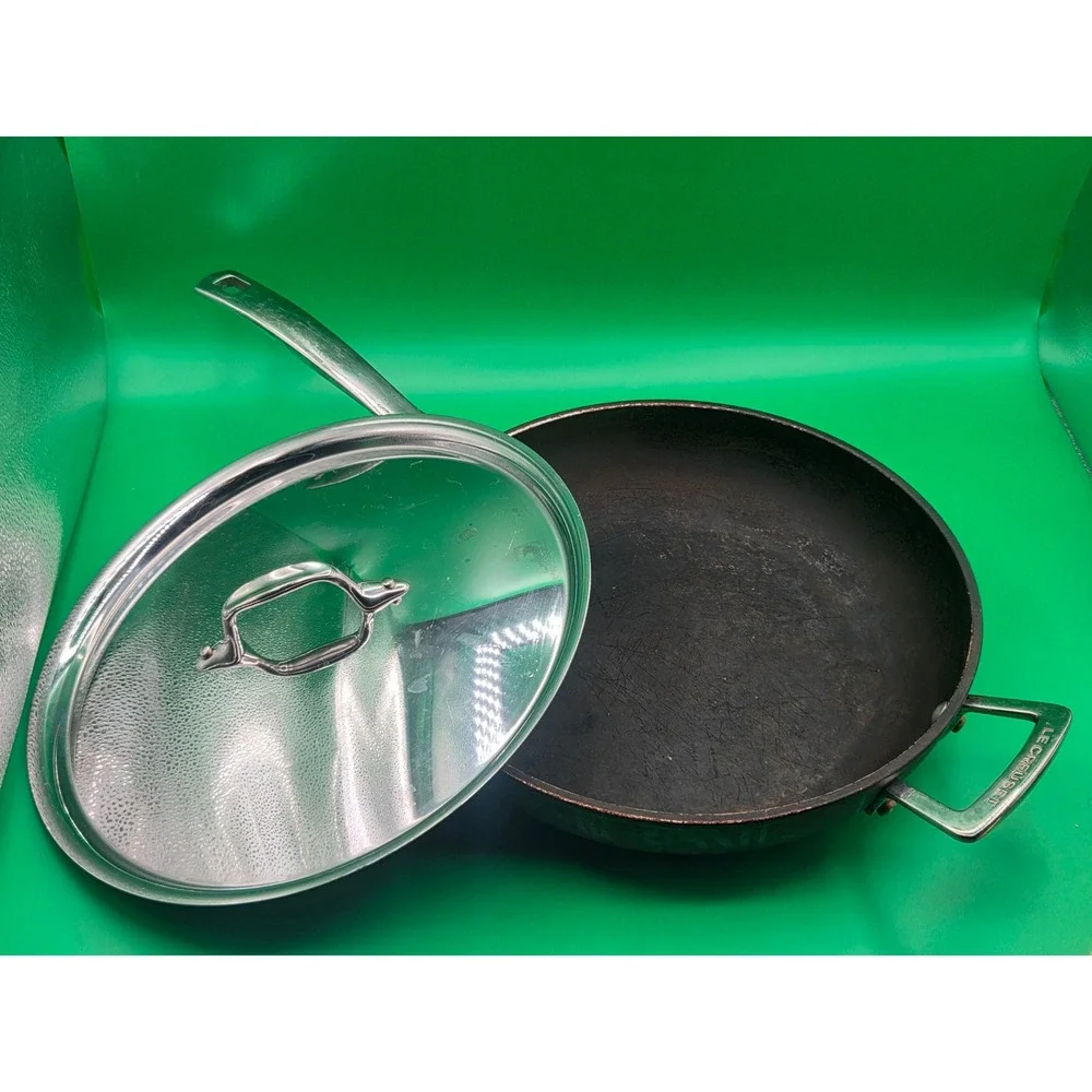 Le Creuset Toughened Nonstick 11 Inch Deep Skillet Helper with A Lid 28c.